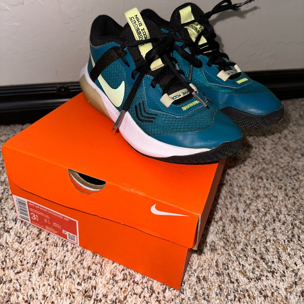 Nike Air Zoom Crossover (GS) Youth Size 3.5 Bright Spruce/ Barley Volt